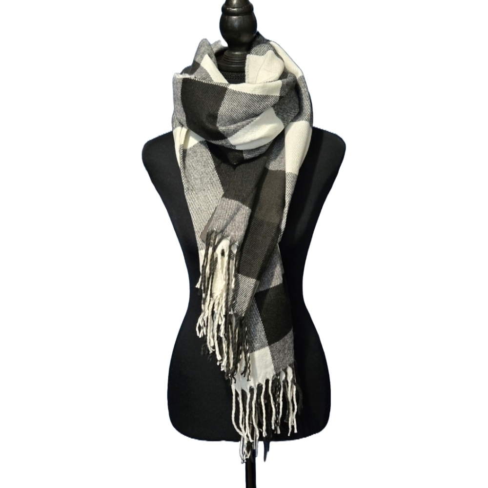 Steve Madden Wide Plaid Scarf Black & White NWT New Cozycore